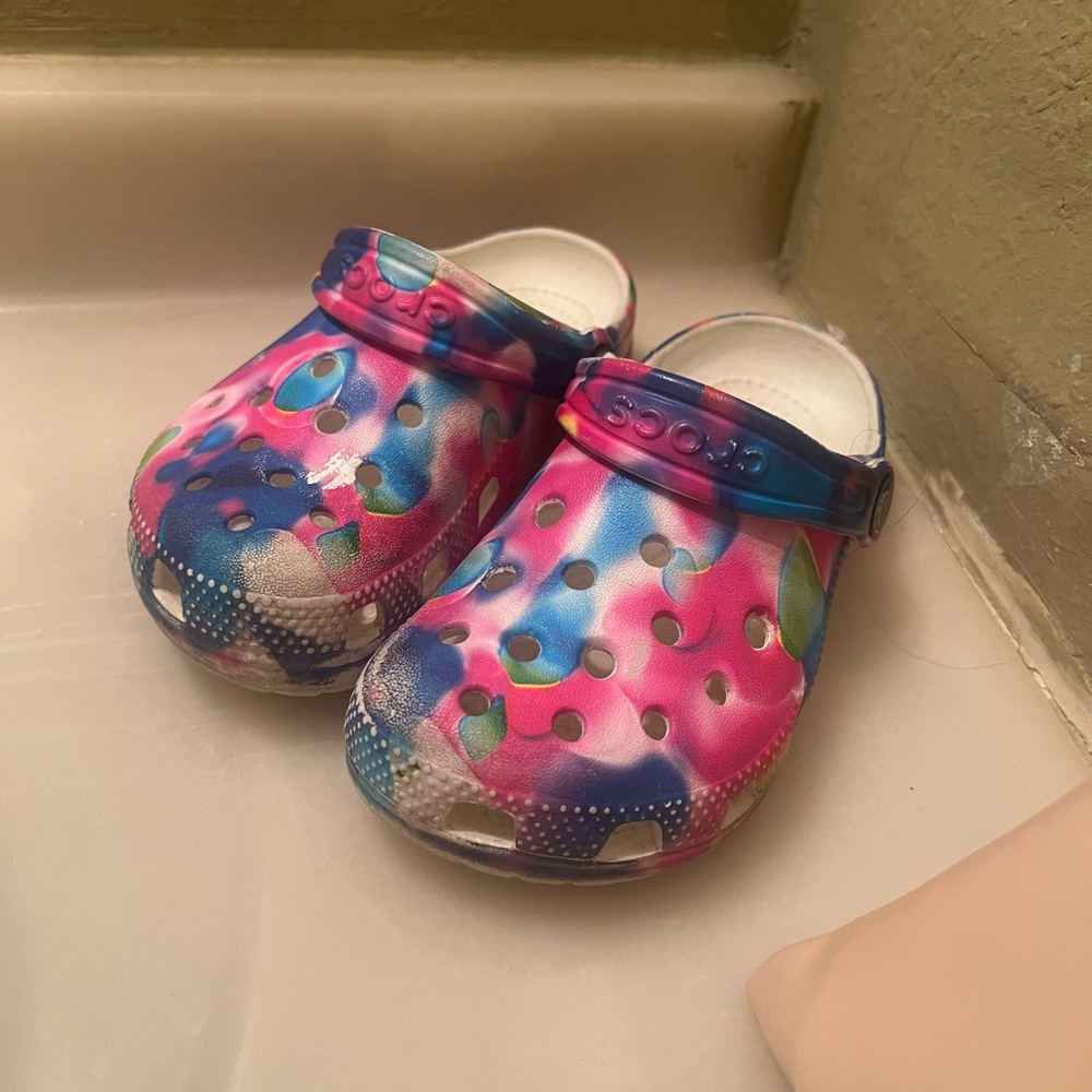 Little kid Crocs 9c